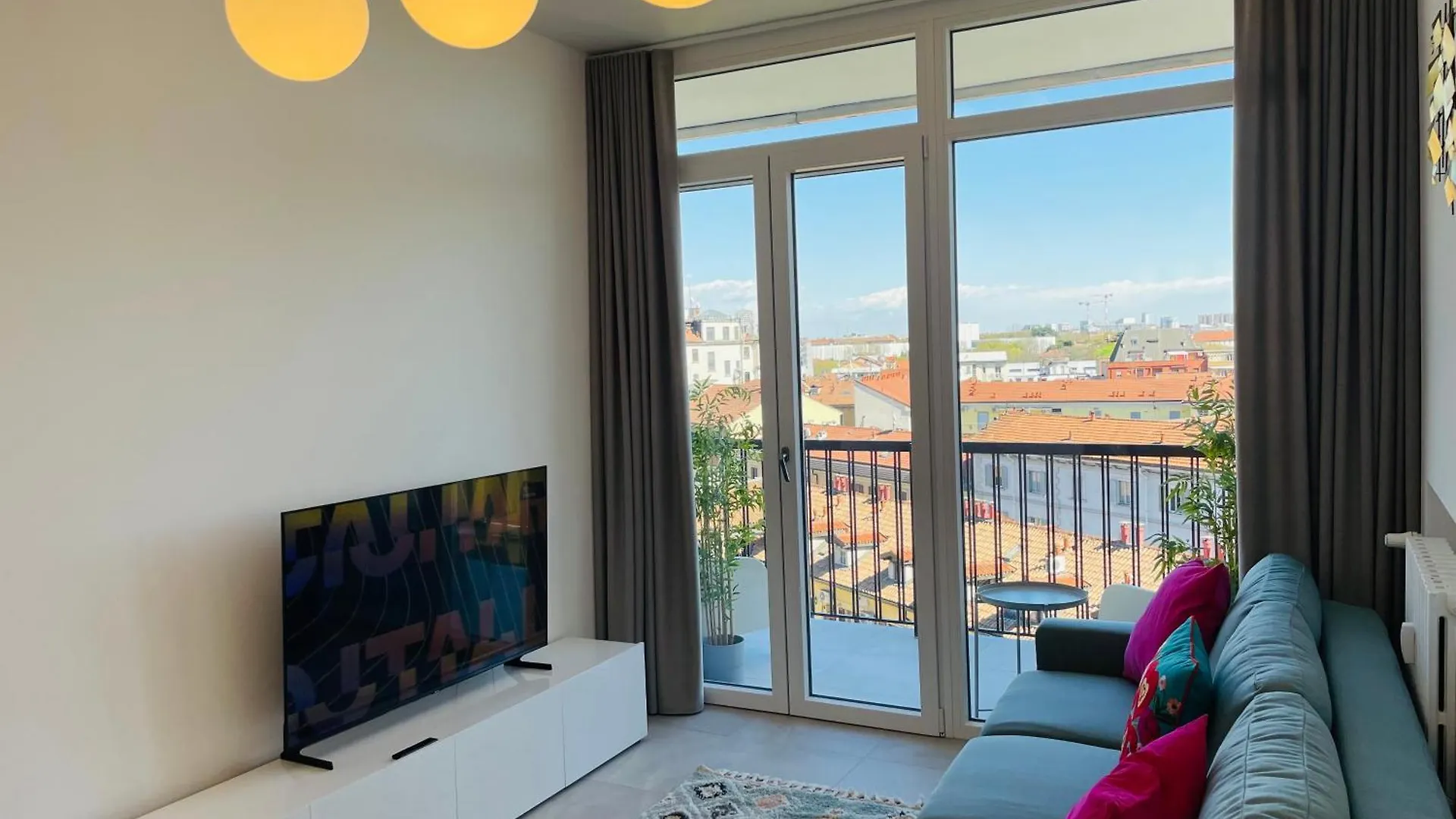 New 2 Bedroom Apartment In Navigli With A Great View! Milan