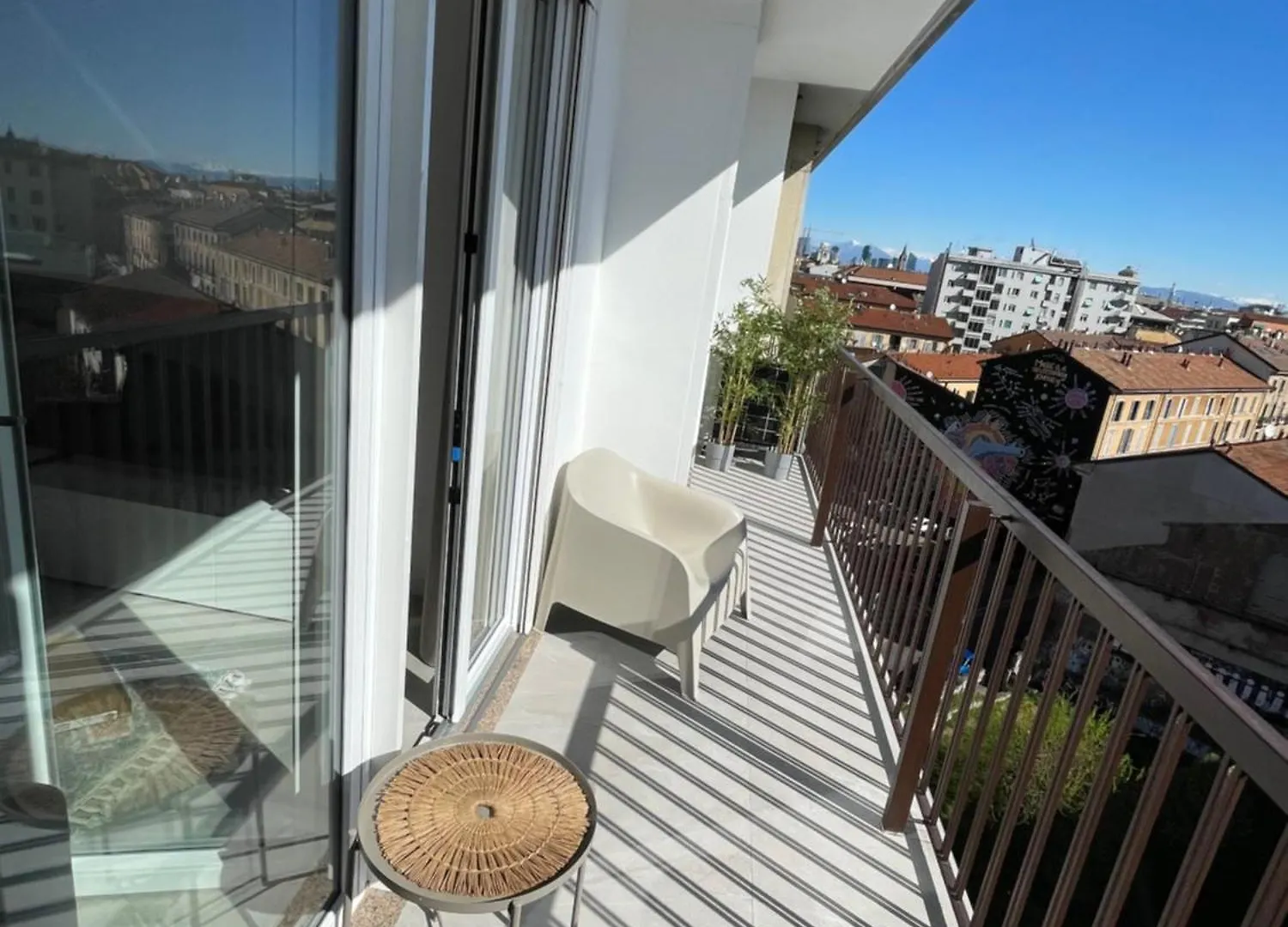 New 2 Bedroom Apartment In Navigli With A Great View! Milano